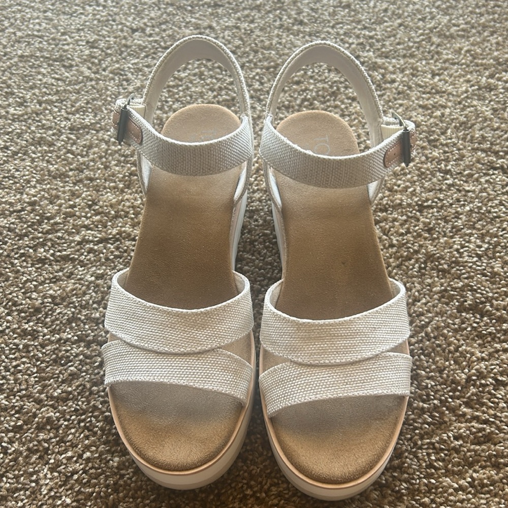 Toms Louisa Natural Yarn Dye Platform Sandals, Size 8.